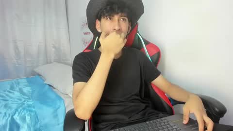 Snapshot of julian_xp chatting on April 2026 07:08:02 PM Julian online show from April 2026 07:08:02 PM