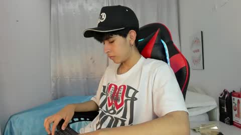 Snapshot of julian_xp chatting on April 2026 07:09:02 PM Julian online show from April 2026 07:09:02 PM