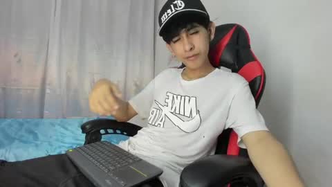 Snapshot of julian_xp chatting on May 2026 07:21:01 PM Julian online show from May 2026 07:21:01 PM