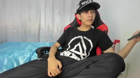 Snapshot of julian_xp chatting on May 2026 07:30:01 PM Julian online show from May 2026 07:30:01 PM