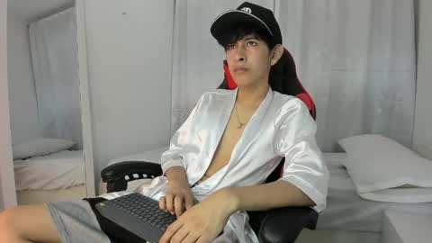 Snapshot of julian_xp chatting on May 2026 07:19:01 PM Julian online show from May 2026 07:19:01 PM
