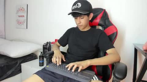 Snapshot of julian_xp chatting on May 2026 06:38:02 PM Julian online show from May 2026 06:38:02 PM