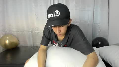 Snapshot of julian_xp chatting on May 2026 06:50:02 PM Julian online show from May 2026 06:50:02 PM