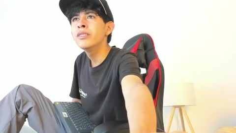 Snapshot of julian_xp chatting on May 2026 07:09:02 PM Julian online show from May 2026 07:09:02 PM