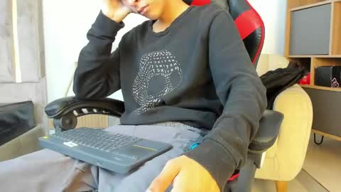 Snapshot of julian_xp chatting on May 2026 07:11:02 PM Julian online show from May 2026 07:11:02 PM