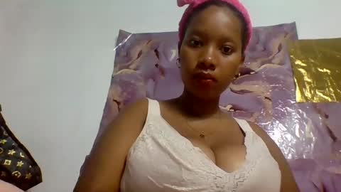 Julianah online show from July 2026 01:38:01 PM