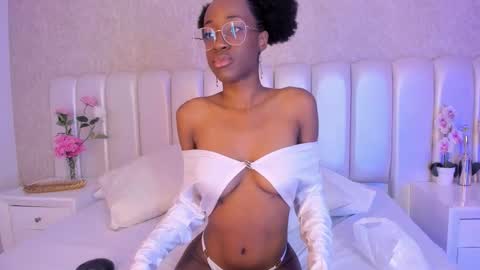 Snapshot of julianaross_ chatting on February 2026 01:07:02 PM online show from February 2026 01:07:02 PM