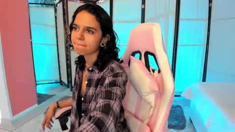 Snapshot of julianne_7 chatting on February 2026 09:31:01 PM julianne_7 online show from February 2026 09:31:01 PM