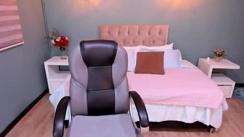 Snapshot of julianne__ chatting on March 2025 10:32:02 AM Julianne online show from March 2025 10:32:02 AM