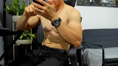 Julian online show from May 2026 11:35:01 PM