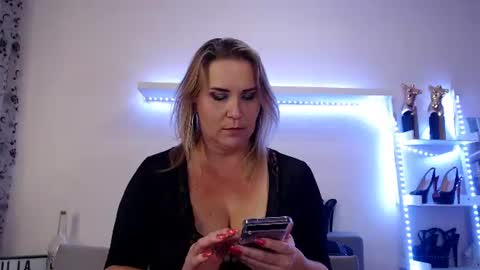 Julia online show from March 2025 09:54:02 PM