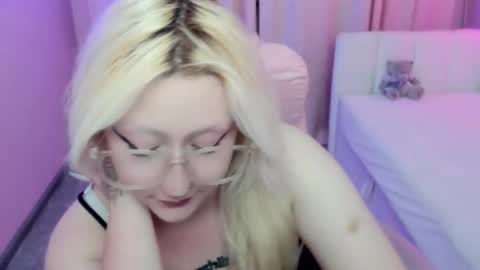 JuliaSharkk online show from October 2025 06:41:02 PM