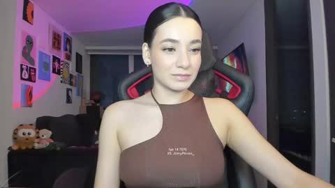 Snapshot of julidavila chatting on April 2026 12:28:01 AM Jeimy Help me to reach 100 thumbs up online show from April 2026 12:28:01 AM