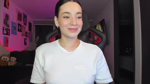 Snapshot of julidavila chatting on May 2026 01:25:02 AM Jeimy Help me to reach 100 thumbs up online show from May 2026 01:25:02 AM