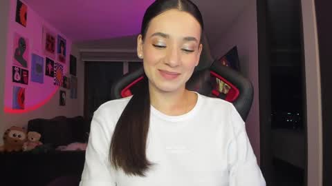 Snapshot of julidavila chatting on May 2026 01:11:02 AM Jeimy Help me to reach 100 thumbs up online show from May 2026 01:11:02 AM