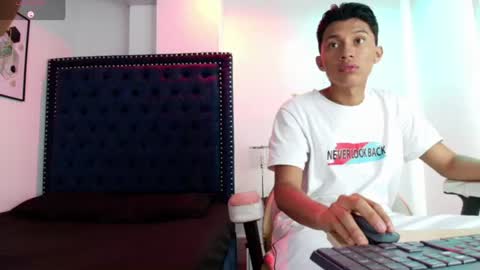 Julie and axel online show from July 2026 07:49:02 PM