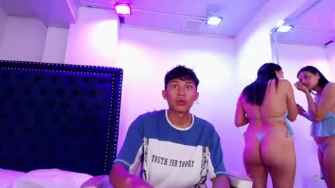 Julie and axel online show from July 2026 12:20:01 PM