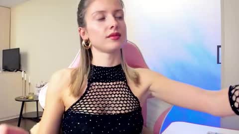 Snapshot of julie_flores chatting on October 2025 04:48:02 PM Julie online show from October 2025 04:48:02 PM