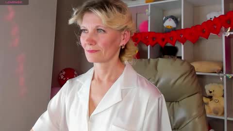 Julie Lucasss online show from February 2026 09:06:01 AM