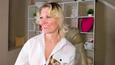 Julie Lucasss online show from February 2026 09:27:02 AM