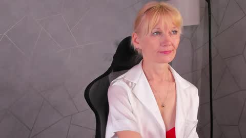 Julie Lucasss online show from May 2026 12:18:01 AM