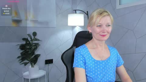 Julie Lucasss online show from June 2026 12:24:01 AM