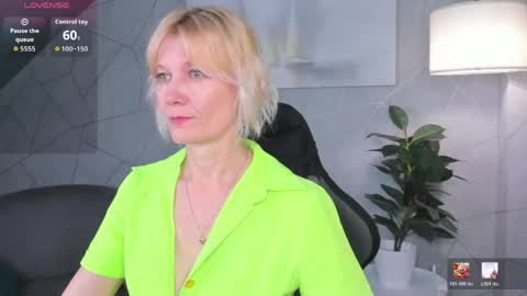 Julie Lucasss online show from June 2026 11:41:02 PM