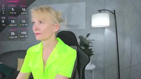 Julie Lucasss online show from June 2026 11:46:02 PM
