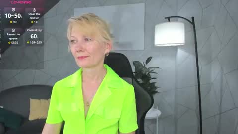 Julie Lucasss online show from June 2026 12:32:02 AM