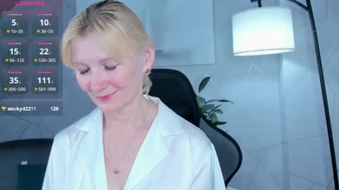 Julie Lucasss online show from June 2026 12:04:01 AM