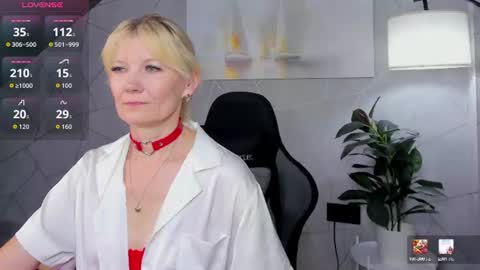 Julie Lucasss online show from July 2026 12:28:01 AM
