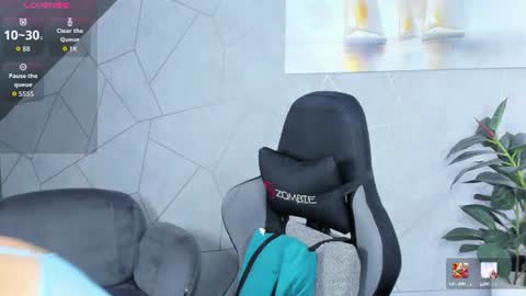 Julie Lucasss online show from July 2026 12:24:01 AM