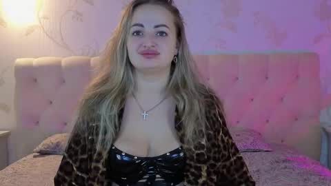 Snapshot of juliedevis chatting on October 2025 07:10:02 AM JulieDevis online show from October 2025 07:10:02 AM