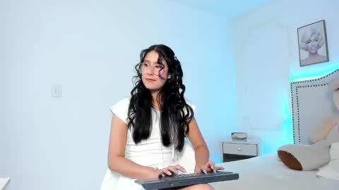Snapshot of juliee_ross chatting on May 2026 12:32:01 PM juliee_ross online show from May 2026 12:32:01 PM