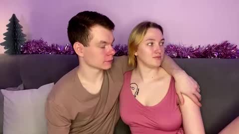 Julie and Thomas online show from December 2025 08:12:01 AM