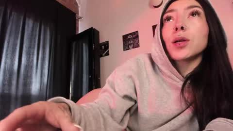 juliet_sourire online show from March 2025 01:17:01 PM