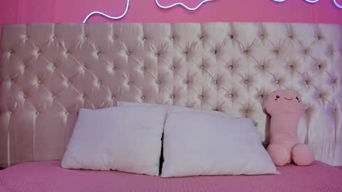 Snapshot of julieta_cortes__ chatting on February 2026 12:12:01 PM Julieta online show from February 2026 12:12:01 PM