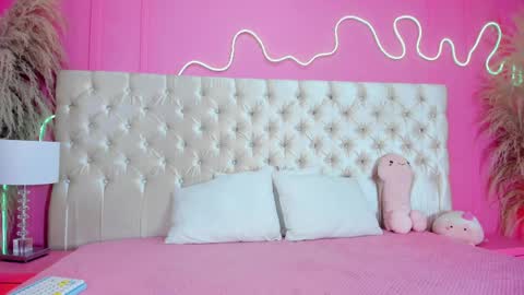 Snapshot of julieta_cortes__ chatting on April 2026 12:06:02 PM Julieta online show from April 2026 12:06:02 PM