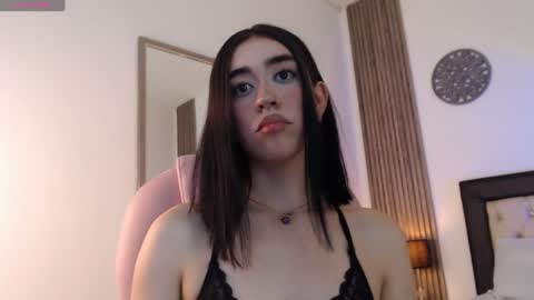 Snapshot of julieta_de_los_angeles chatting on December 2024 09:05:02 PM Julieta online show from December 2024 09:05:02 PM