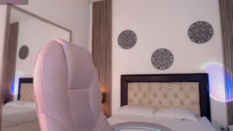 Snapshot of julieta_de_los_angeles chatting on December 2024 09:02:02 PM Julieta online show from December 2024 09:02:02 PM