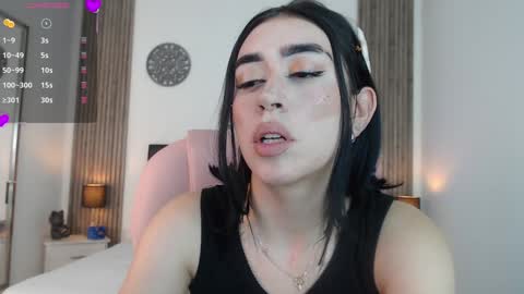 Snapshot of julieta_de_los_angeles chatting on December 2024 08:25:02 PM Julieta online show from December 2024 08:25:02 PM