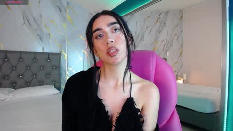 Snapshot of julieta_de_los_angeles chatting on January 2025 09:57:01 AM Julieta online show from January 2025 09:57:01 AM