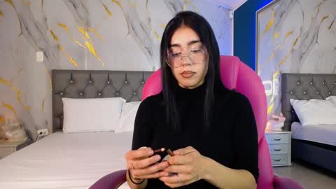Snapshot of julieta_de_los_angeles chatting on February 2025 03:44:01 AM Julieta online show from February 2025 03:44:01 AM