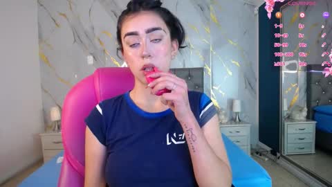 Snapshot of julieta_de_los_angeles chatting on February 2025 06:59:02 AM Julieta online show from February 2025 06:59:02 AM