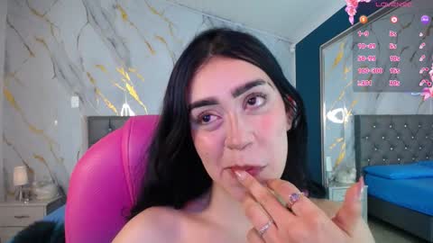 Snapshot of julieta_de_los_angeles chatting on February 2025 10:05:01 AM Julieta online show from February 2025 10:05:01 AM