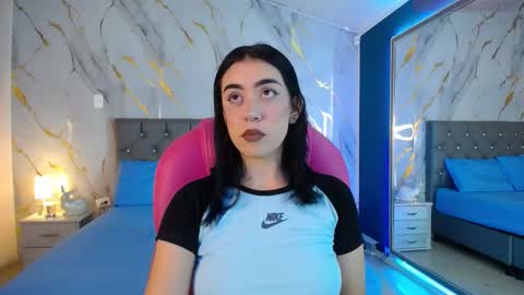 Snapshot of julieta_de_los_angeles chatting on March 2025 03:34:01 AM Julieta online show from March 2025 03:34:01 AM