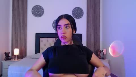 Snapshot of julieta_de_los_angeles chatting on December 2025 03:36:01 AM Julieta online show from December 2025 03:36:01 AM