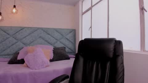 Snapshot of julieta_sweett20 chatting on October 2025 12:35:01 PM Julieta online show from October 2025 12:35:01 PM