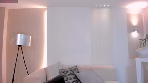 Snapshot of juliettabasset chatting on February 2025 12:08:01 PM JULIETTA online show from February 2025 12:08:01 PM