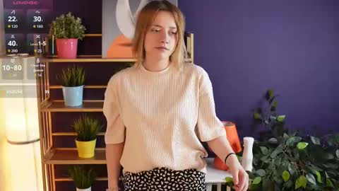 Snapshot of juliettakaniecki chatting on September 2025 03:17:02 AM Mia online show from September 2025 03:17:02 AM